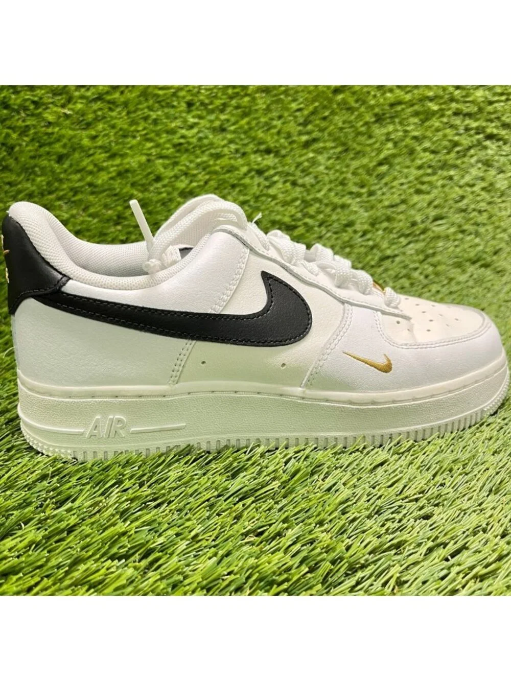 Nike Air Force 1 '07 Essential Womens Size 6.5 White Athletic Shoes Sneakers